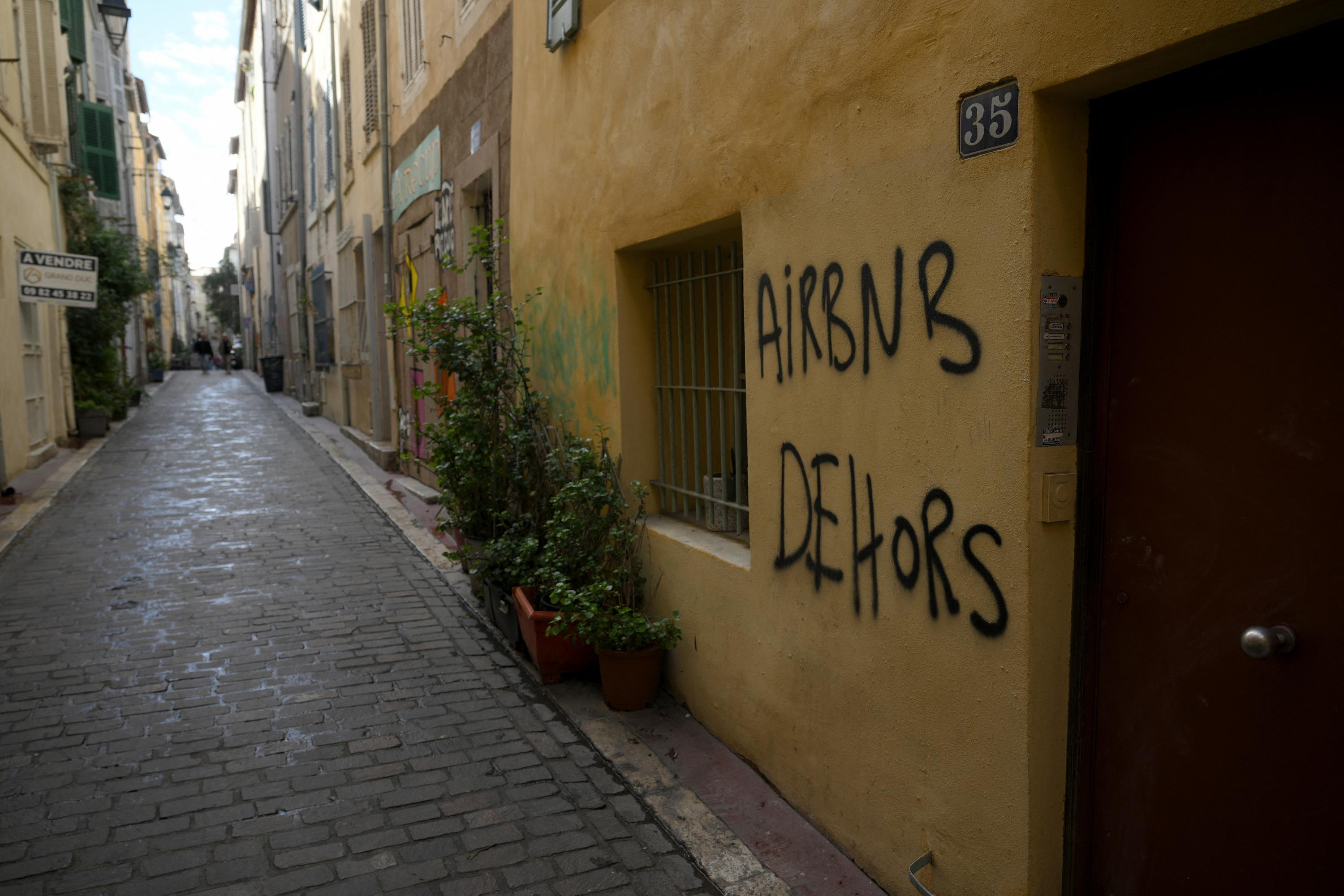 Vandalism, theft, hunt for rental companies… Protest against Airbnb on the rise in Marseille