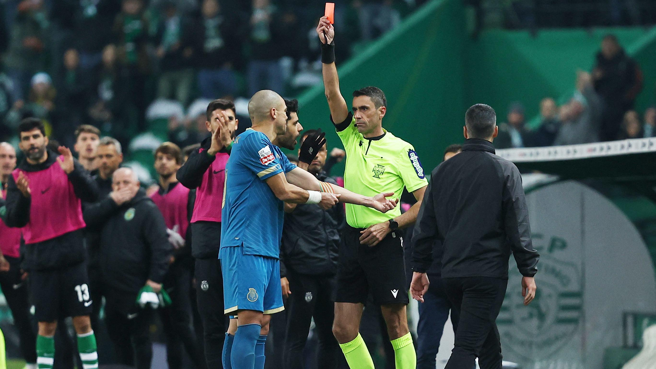 Football: Pepe sent off with Porto after hitting an opponent in the face and bloodying (video)