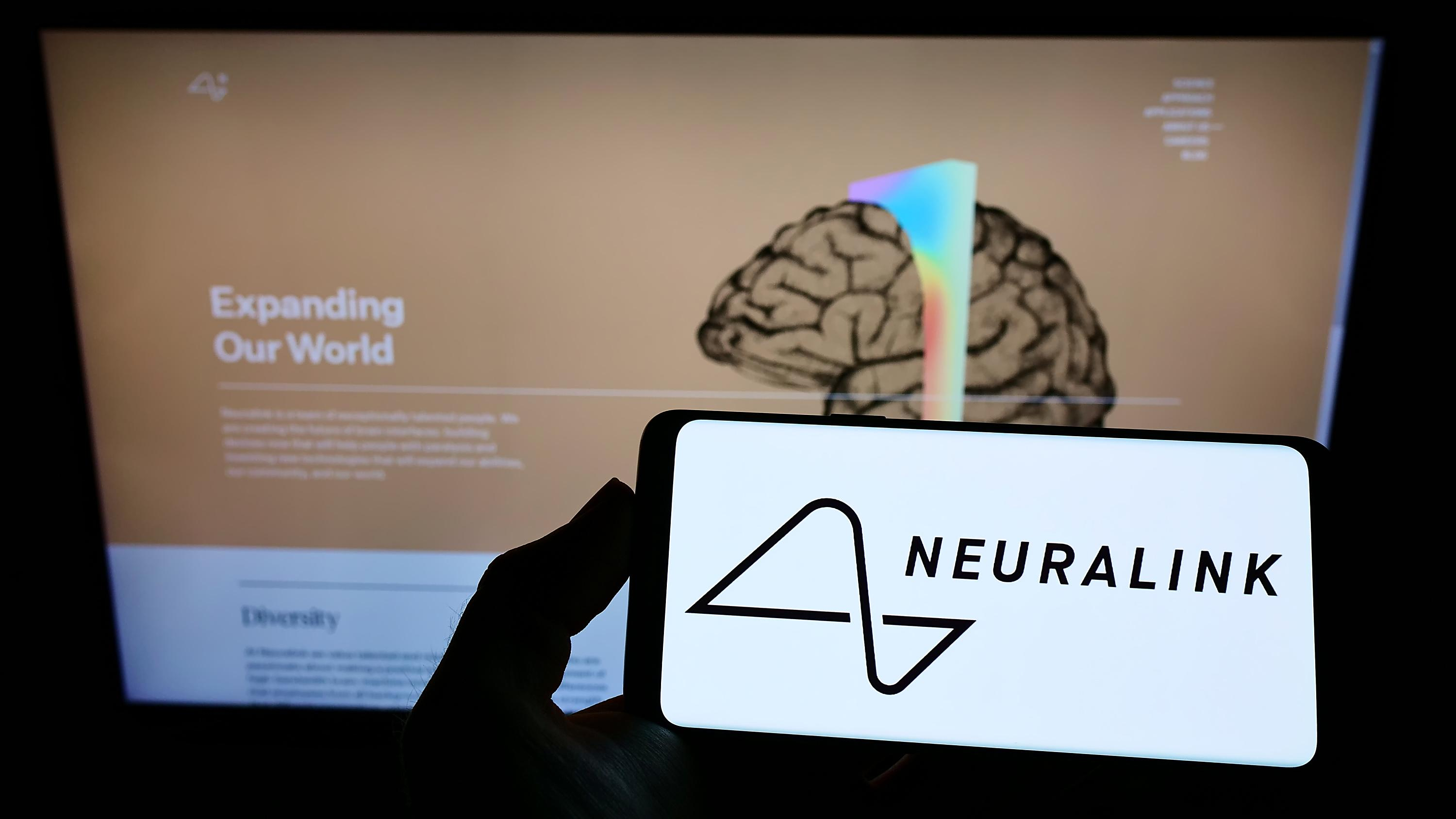 Neuralink: what is Elon Musk's brain implant received by a first human being?
