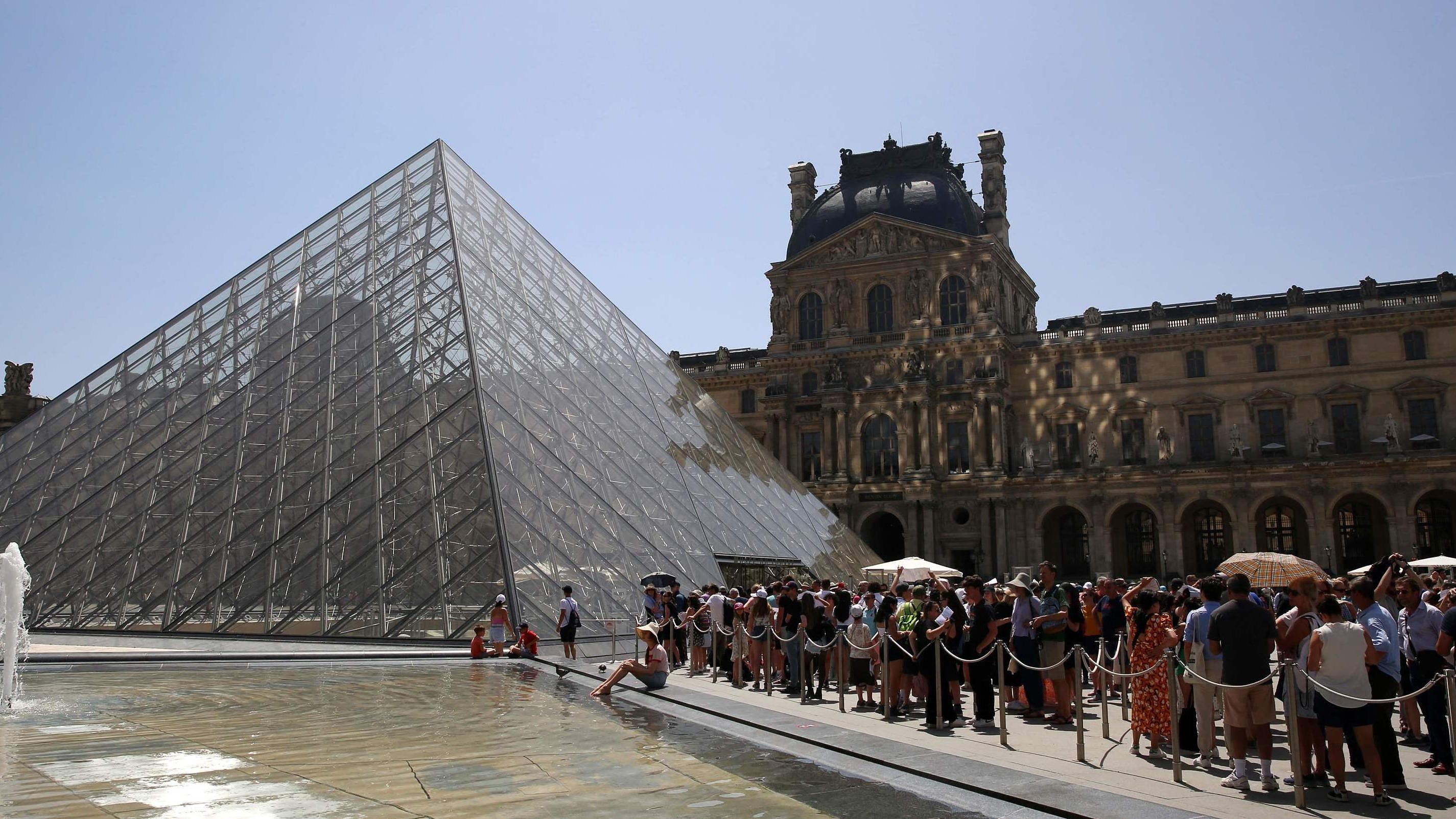 The Louvre returns to its pre-Covid attendance with nearly 9 million visitors in 2023