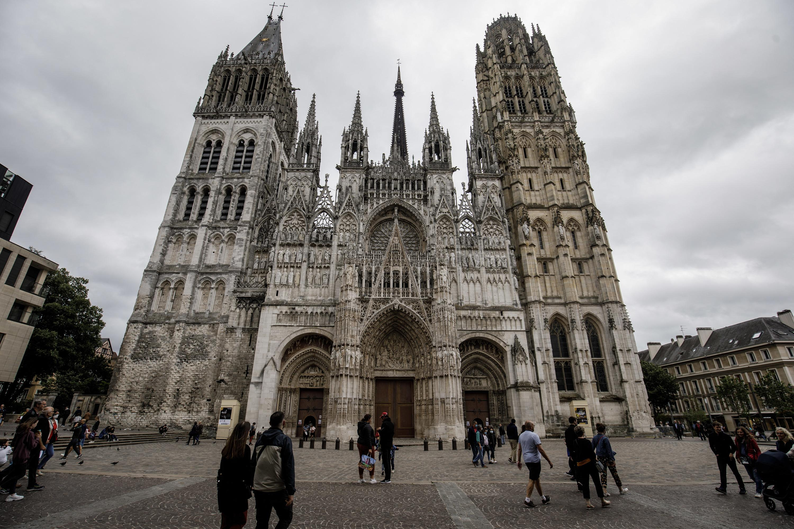 A complaint filed for concealment of stained glass windows from Rouen Cathedral