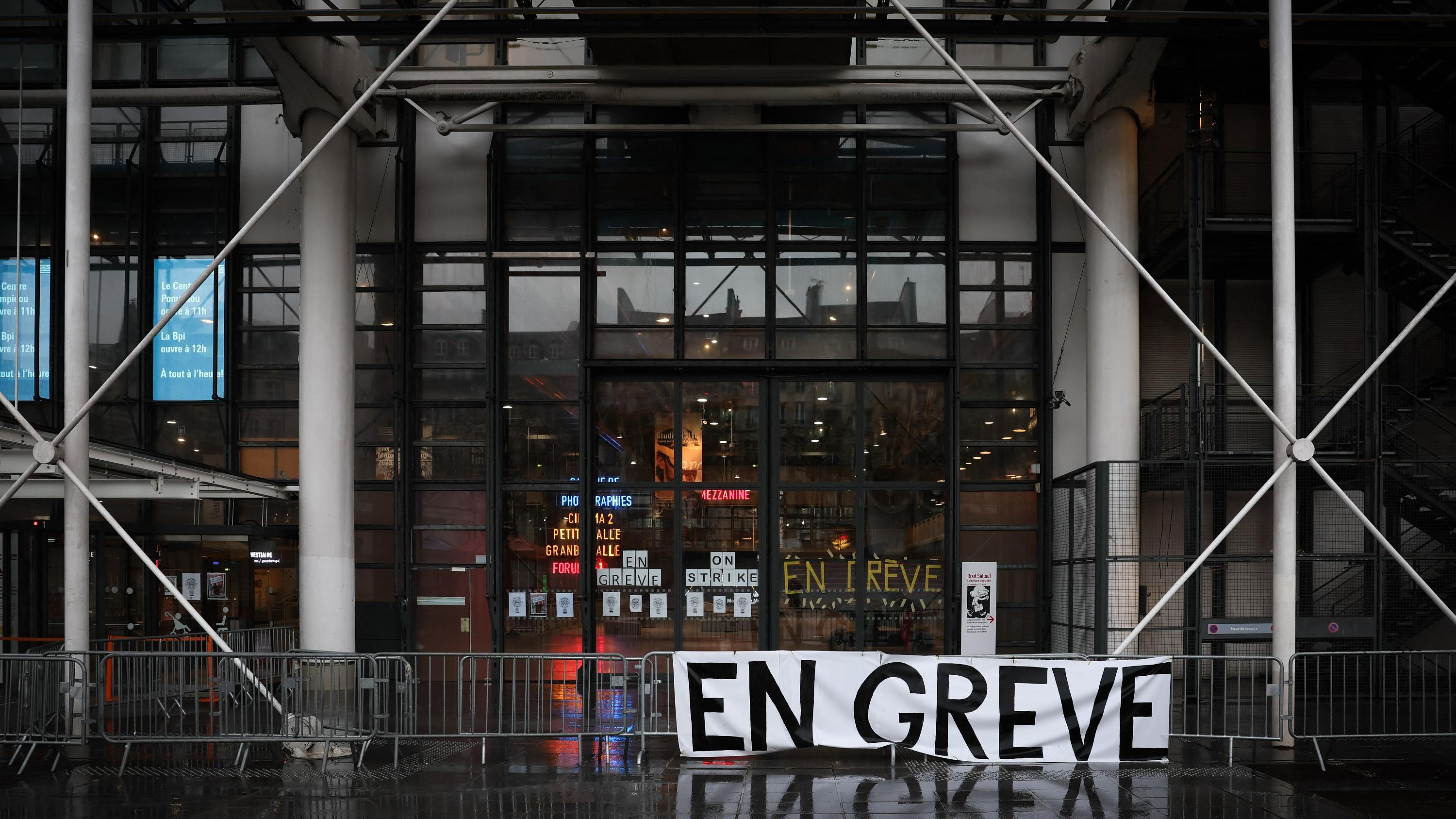 The strike at the Center Pompidou extended until February 15