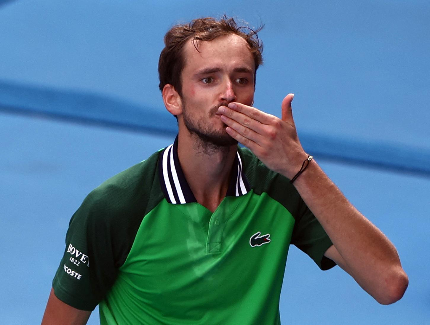 Australian Open: Medvedev dominates Hurkacz in five sets and returns to the final four in Melbourne