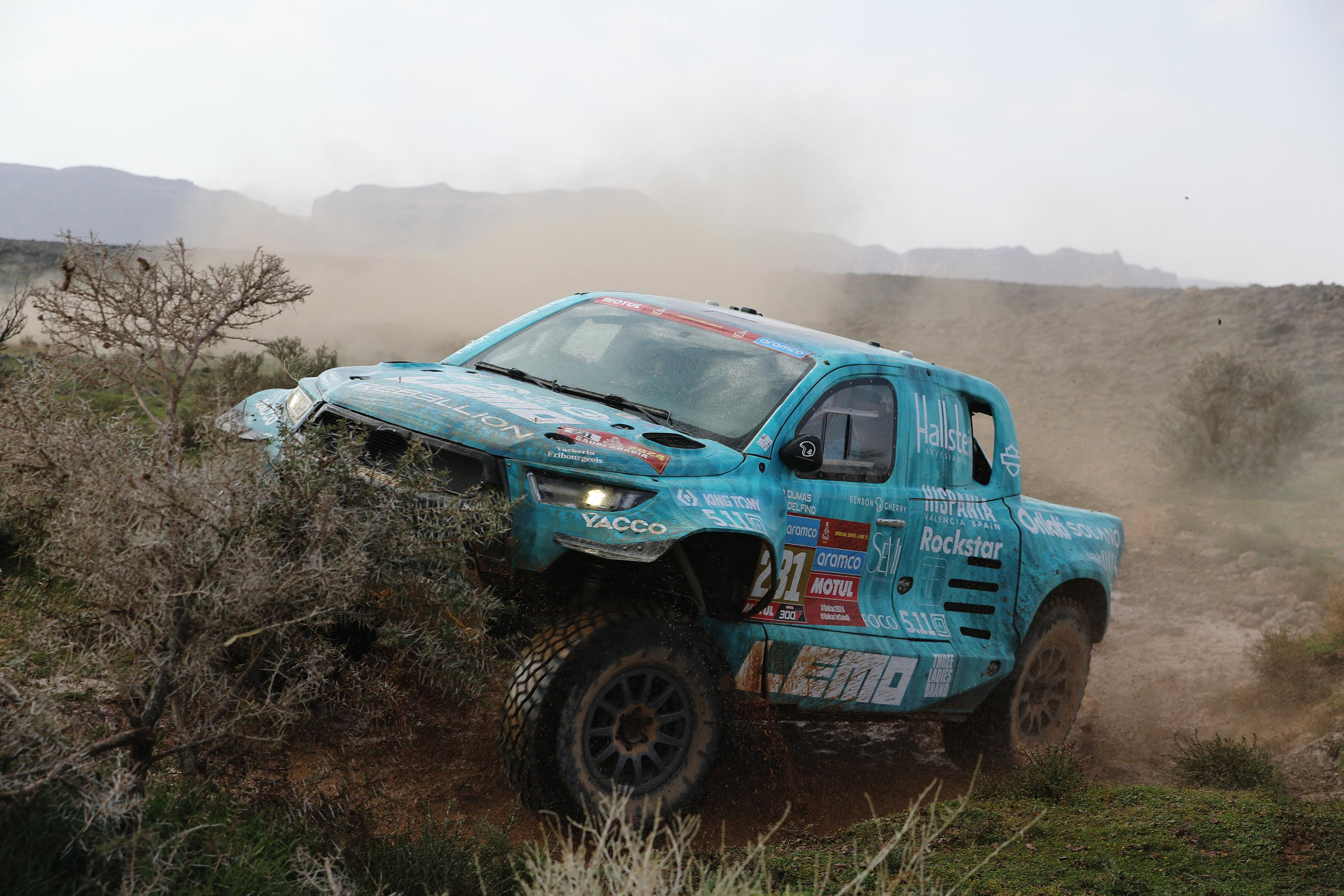 Dakar: a spectator hit by a car during the first stage