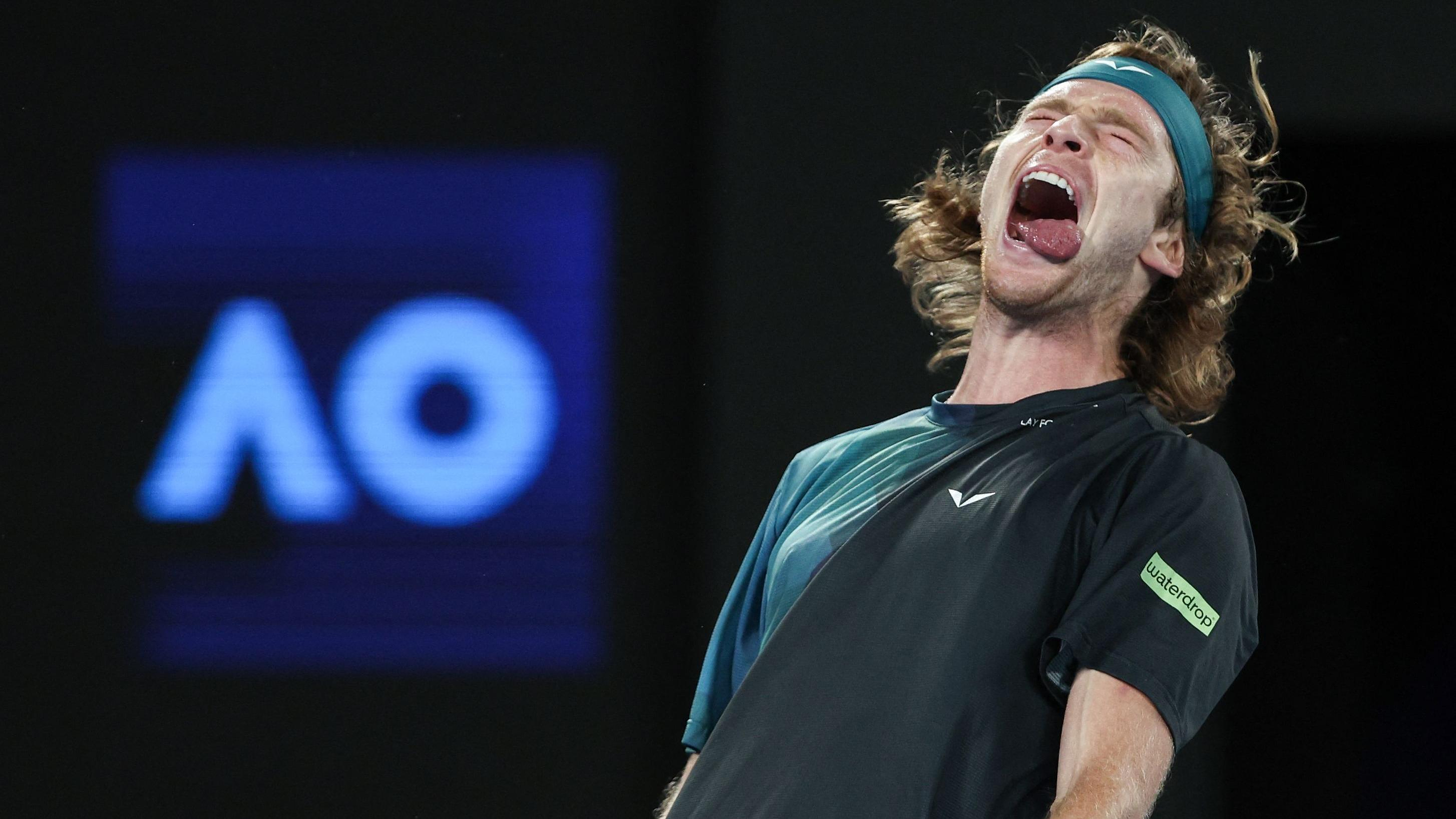 Australian Open: Andrey Rublev overcomes Alex de Minaur and conditions Melbourne