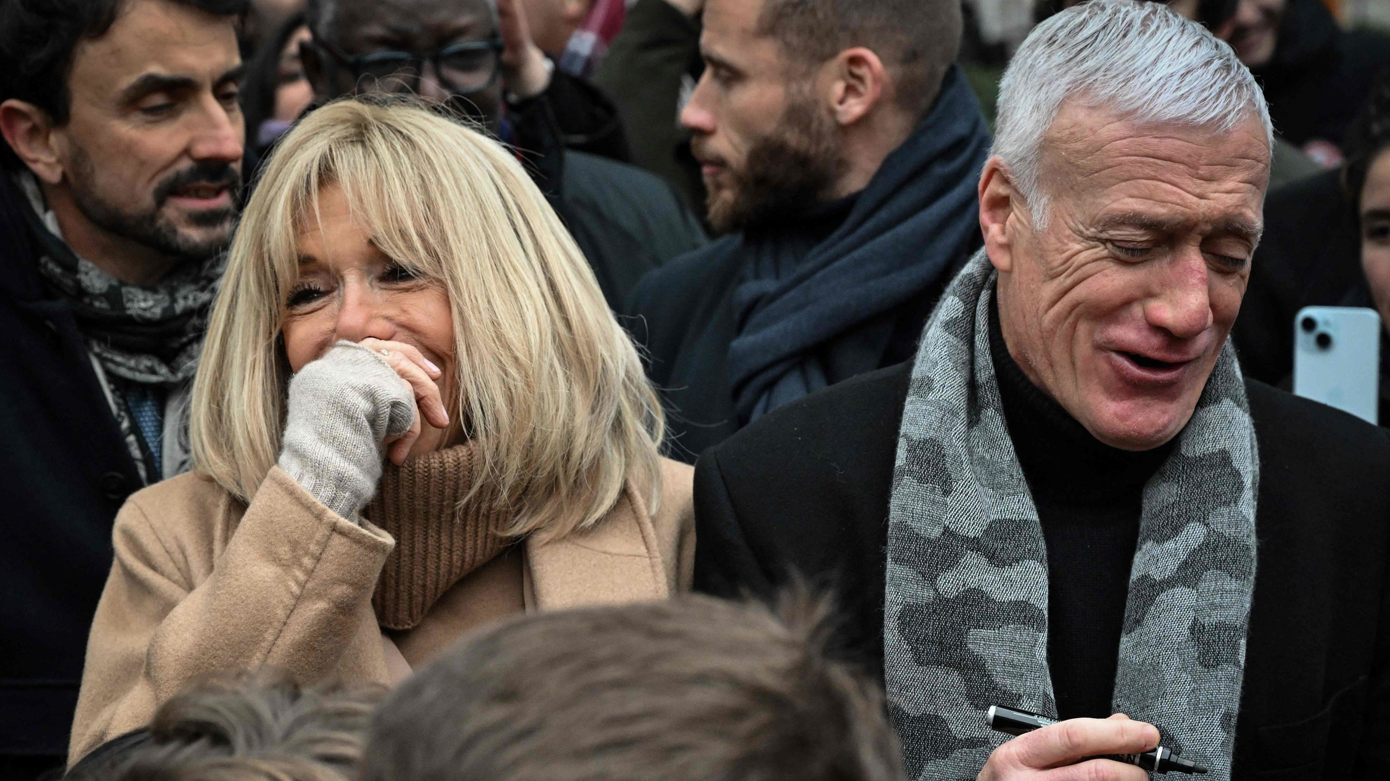 Foot: “Why don’t you select him?” “Because he is Japanese”, the lunar exchange between Didier Deschamps and Brigitte Macron