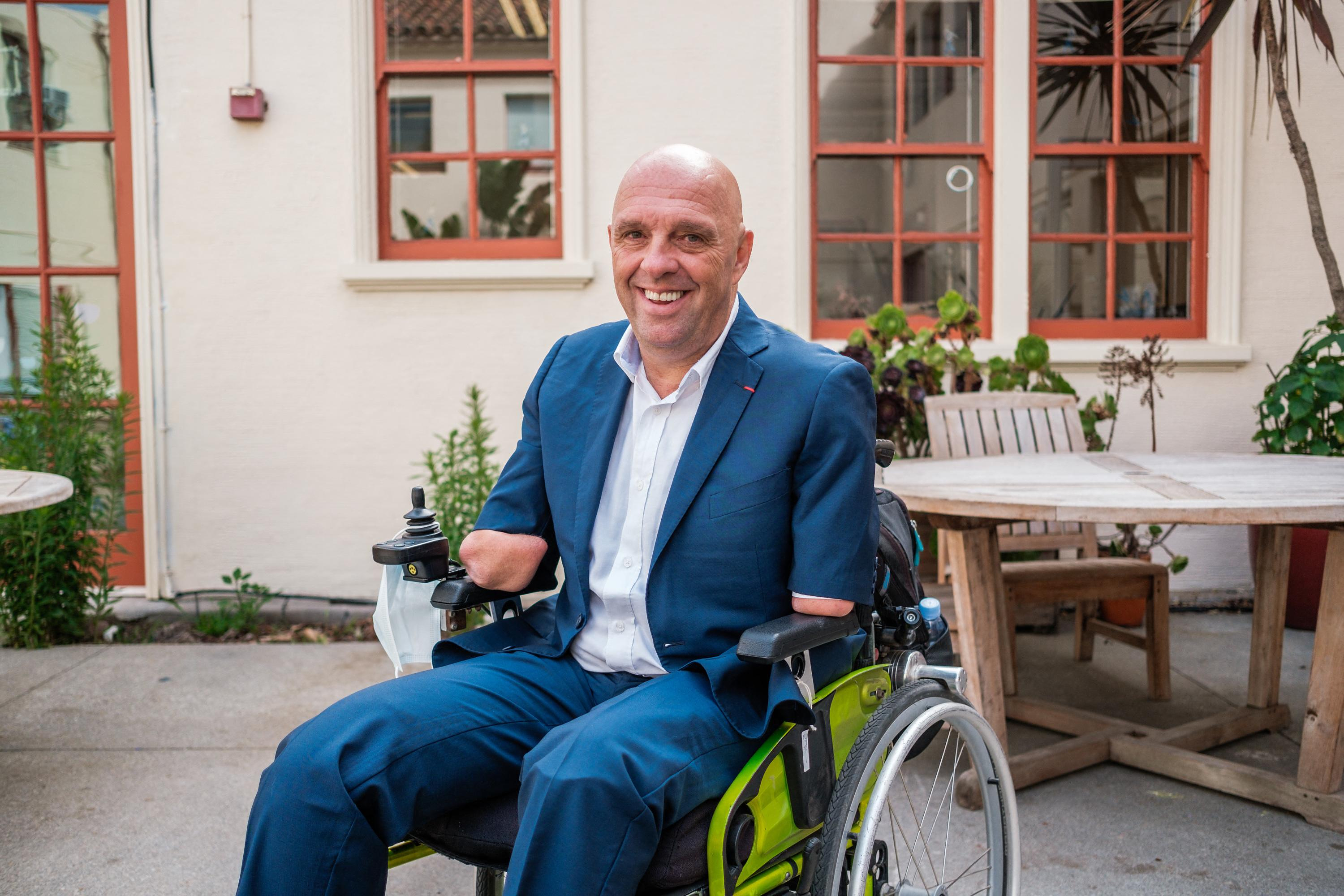 Philippe Croizon launches an application to help disabled people find a parking space