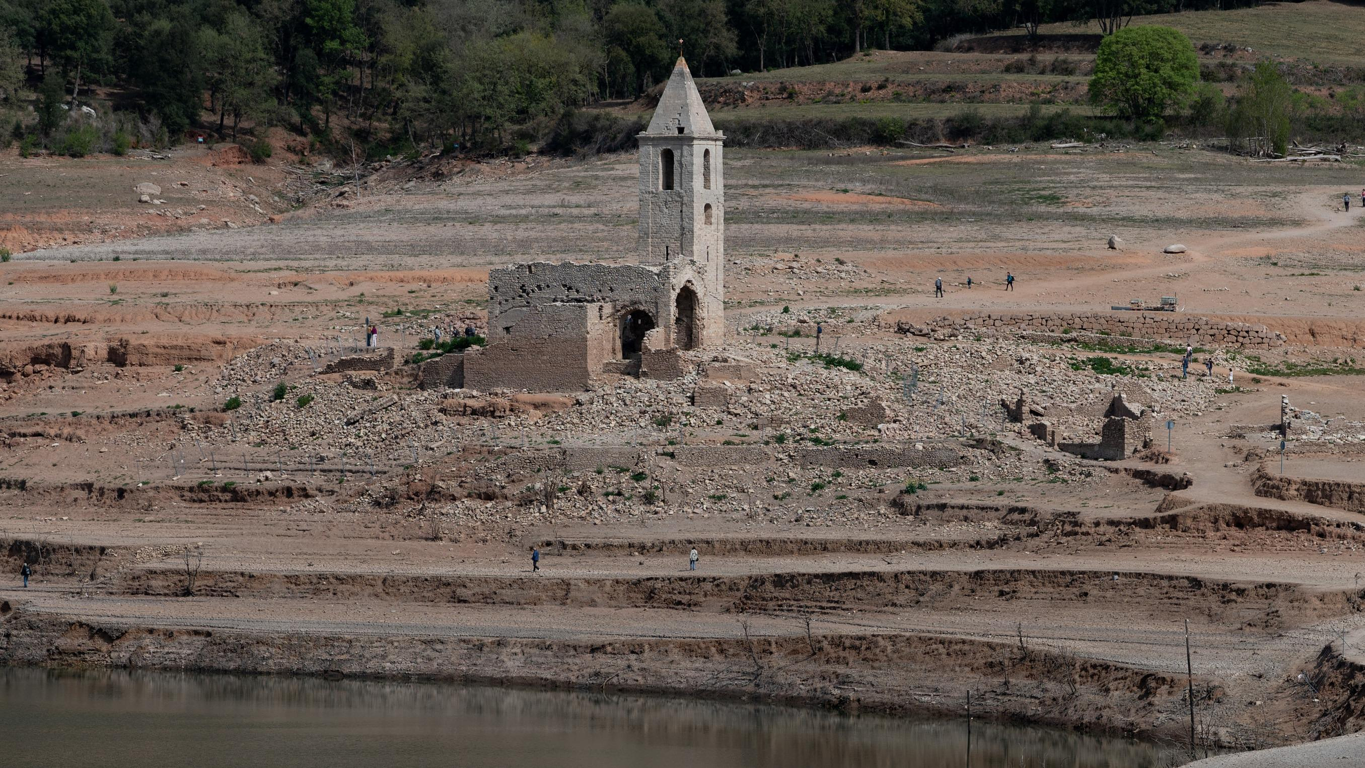 In Spain, the ruins of a village resurface due to drought