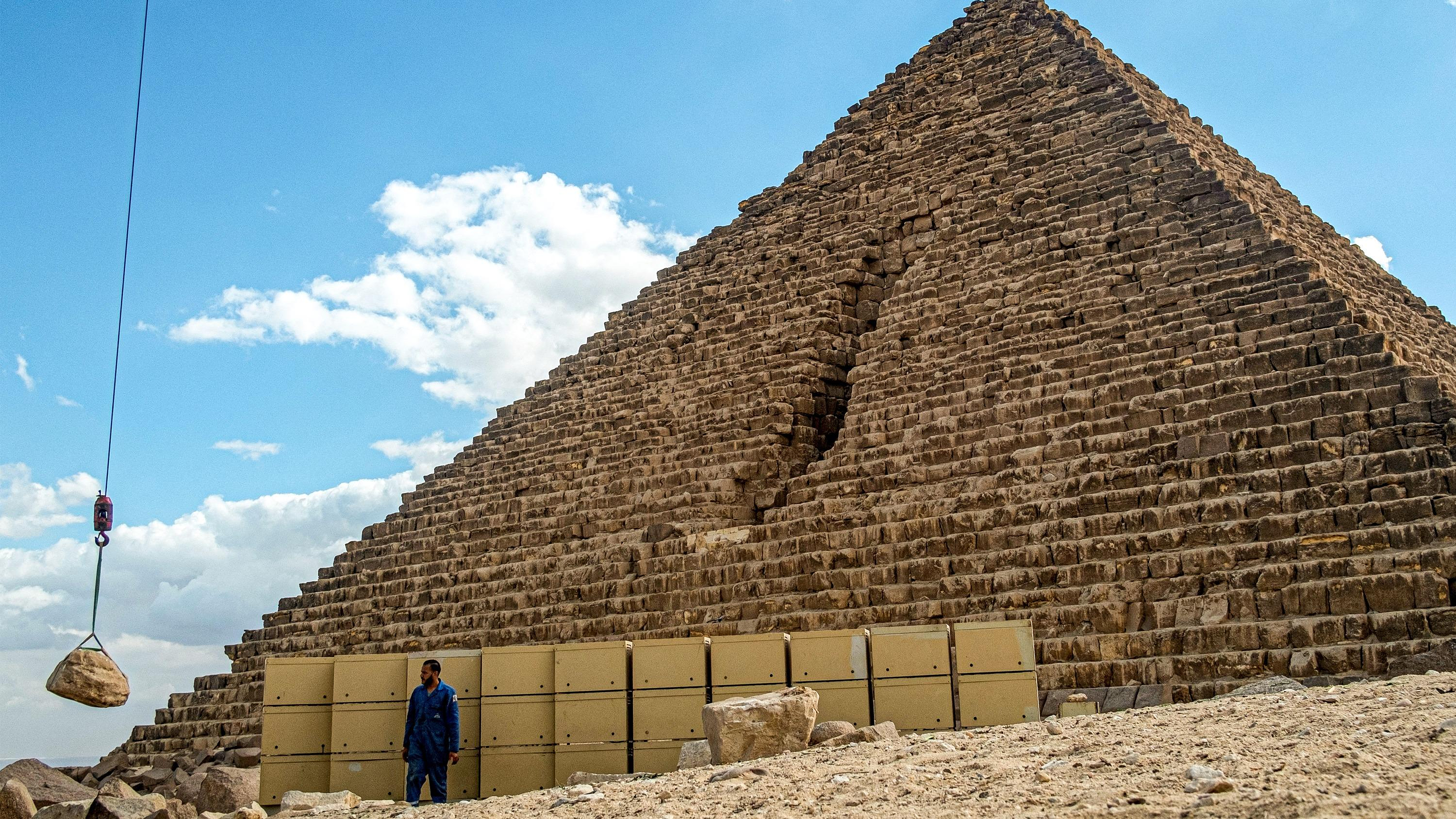 Egypt revises its copy after a controversy surrounding the renovation of the pyramid of Mykerinos