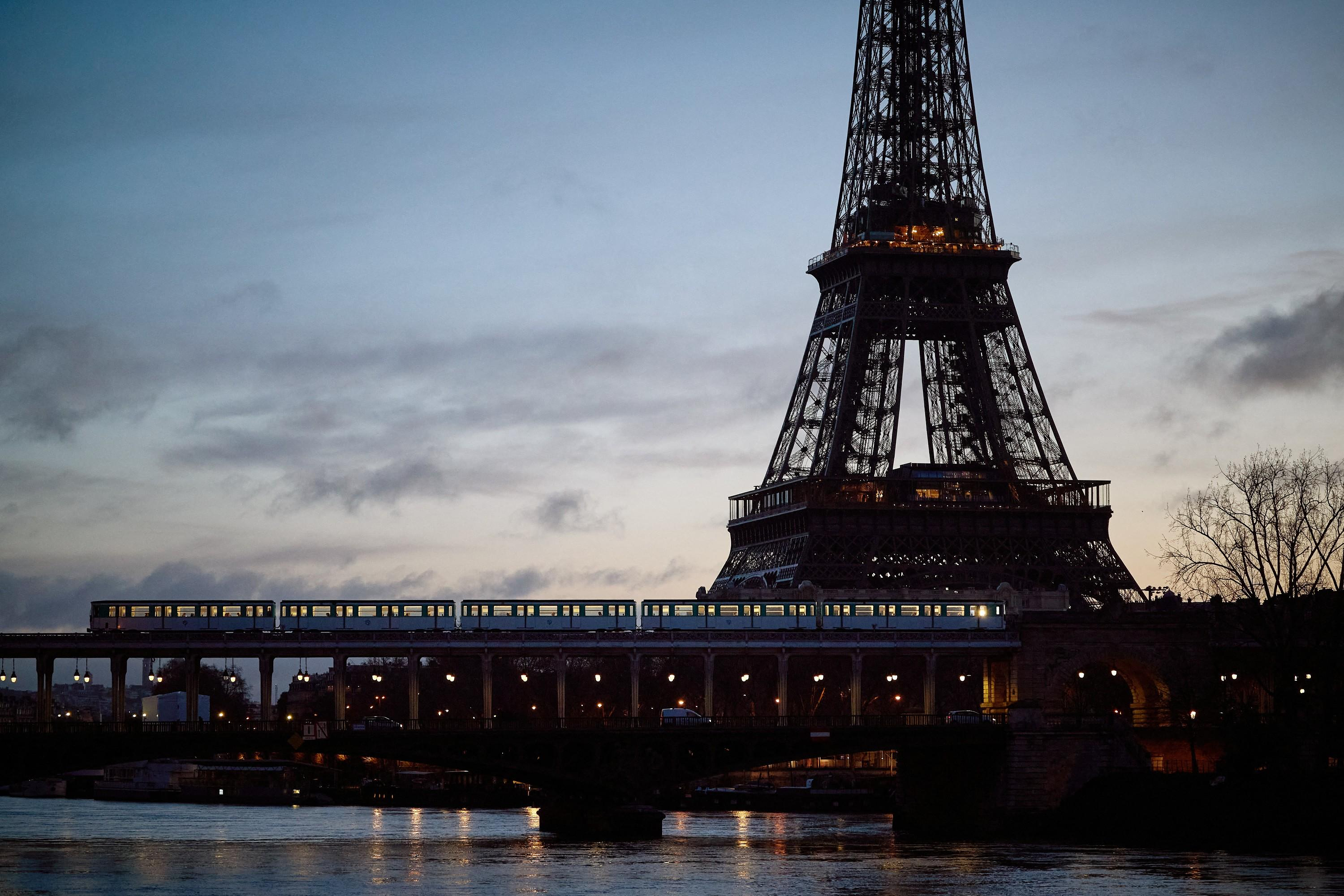 Eiffel Tower: employees end strike with reopening planned for Sunday