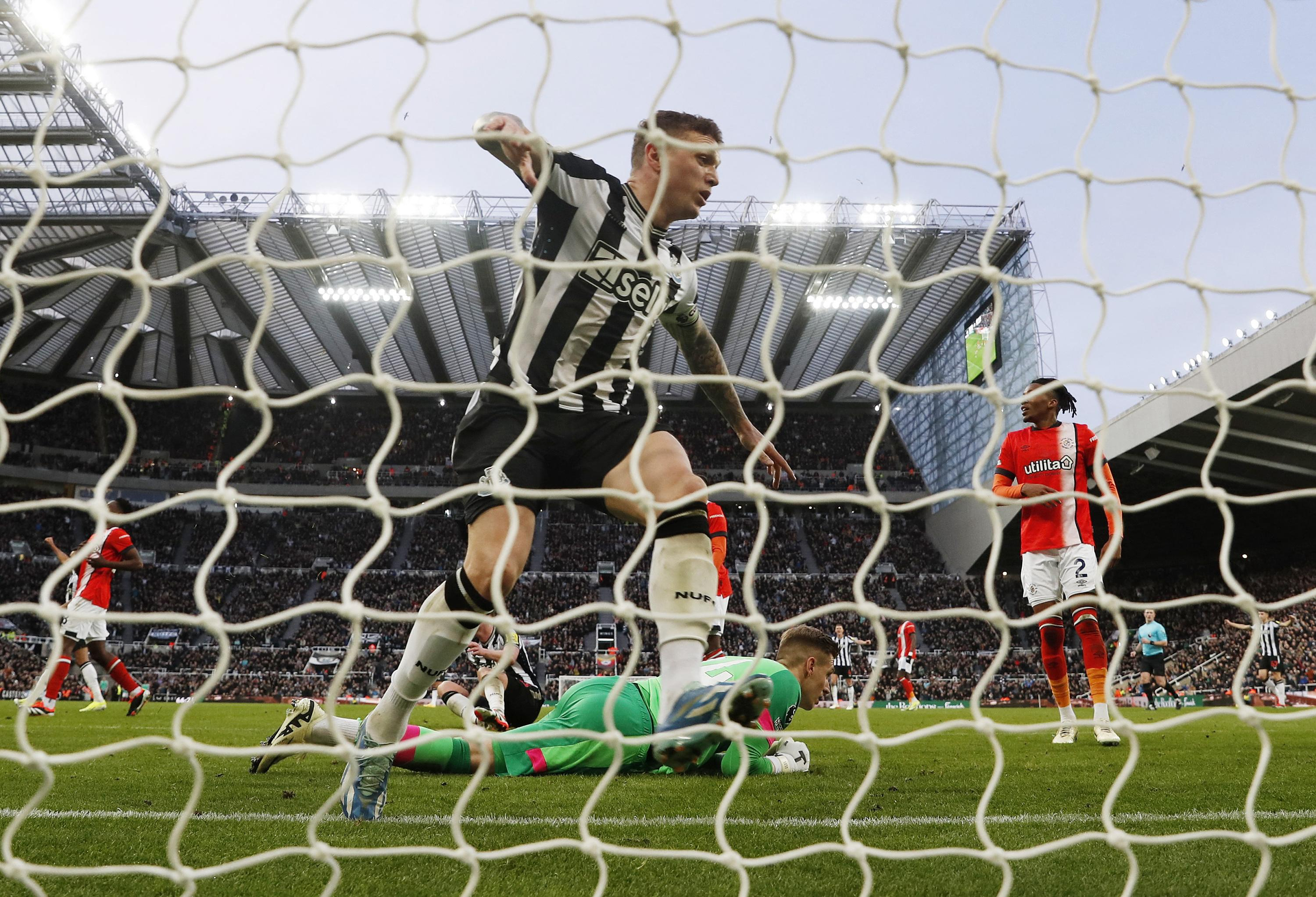Premier League: Newcastle snatch a draw after a crazy match