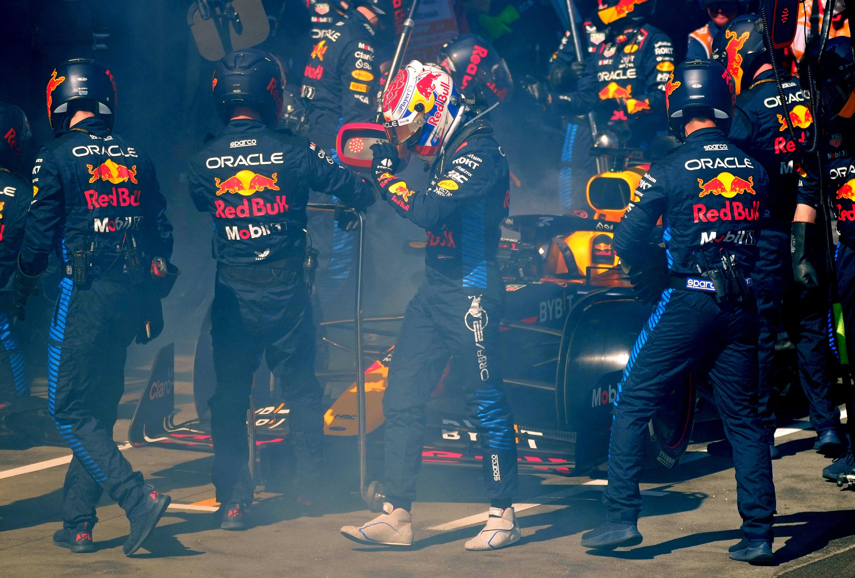 Formula 1: in video, the retirement of Max Verstappen in Melbourne due to mechanical failure