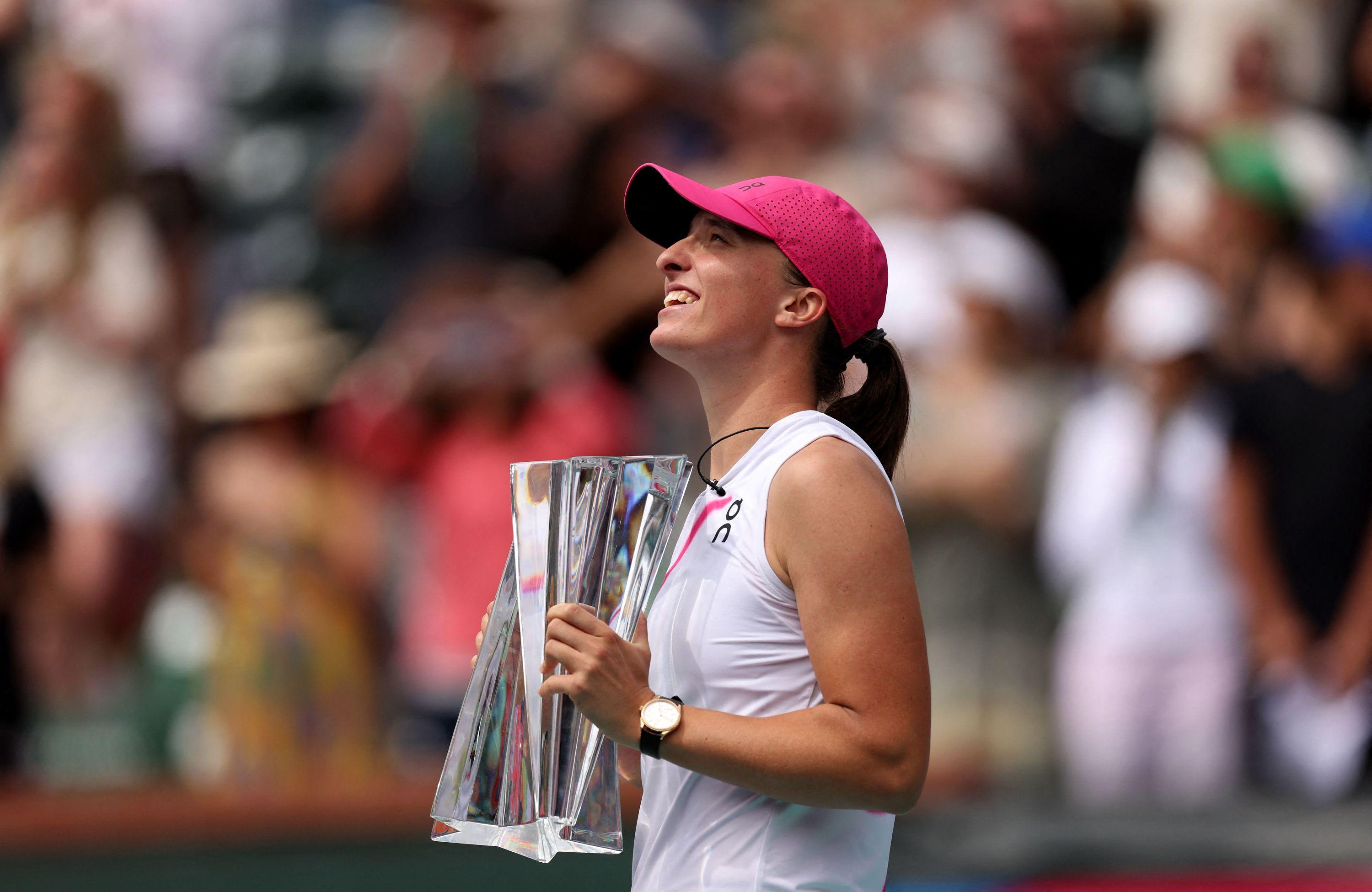 Tennis: Swiatek dismisses Sakkari and wins Indian Wells for the second time