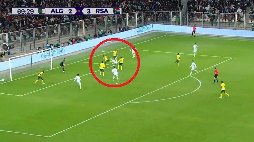 Football: the sumptuous scissors of the Algerian Yassine Benzia against South Africa (video)