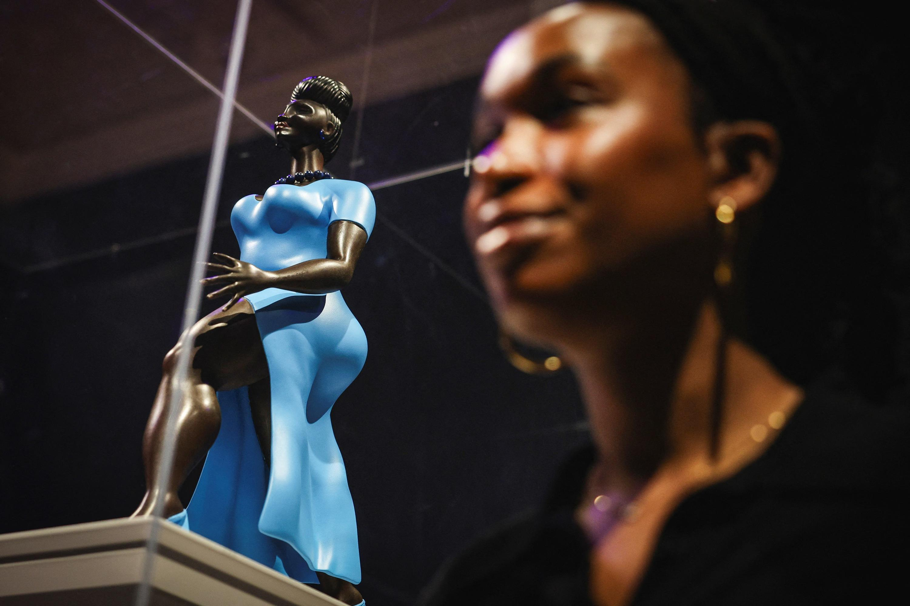 The “Lady in Blue”, statue of a black woman who celebrates the “Londonian”, soon to be exhibited in Trafalgar Square