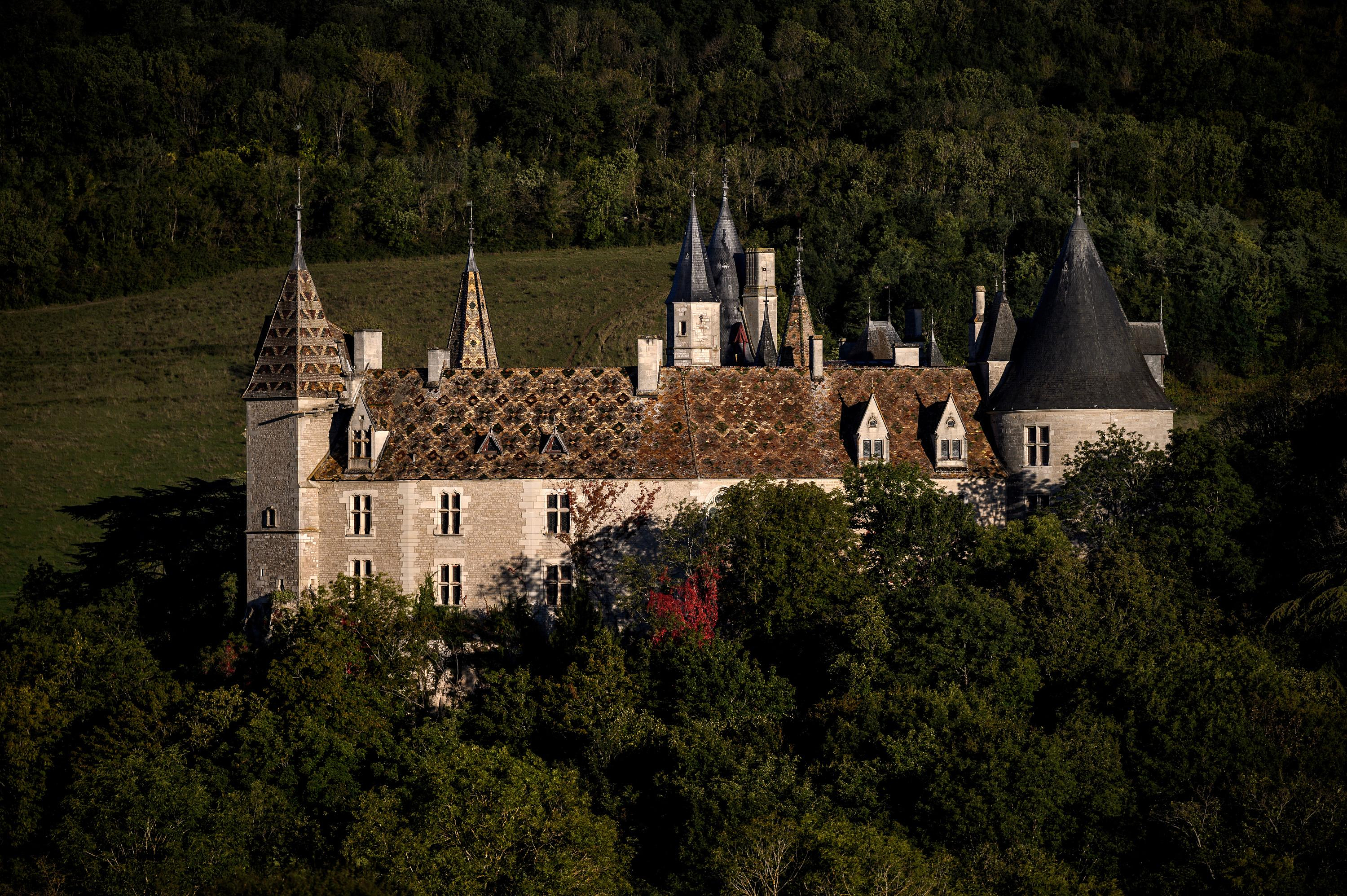 Château de La Rochepot: the former owner, his driver and his mistress retried on appeal
