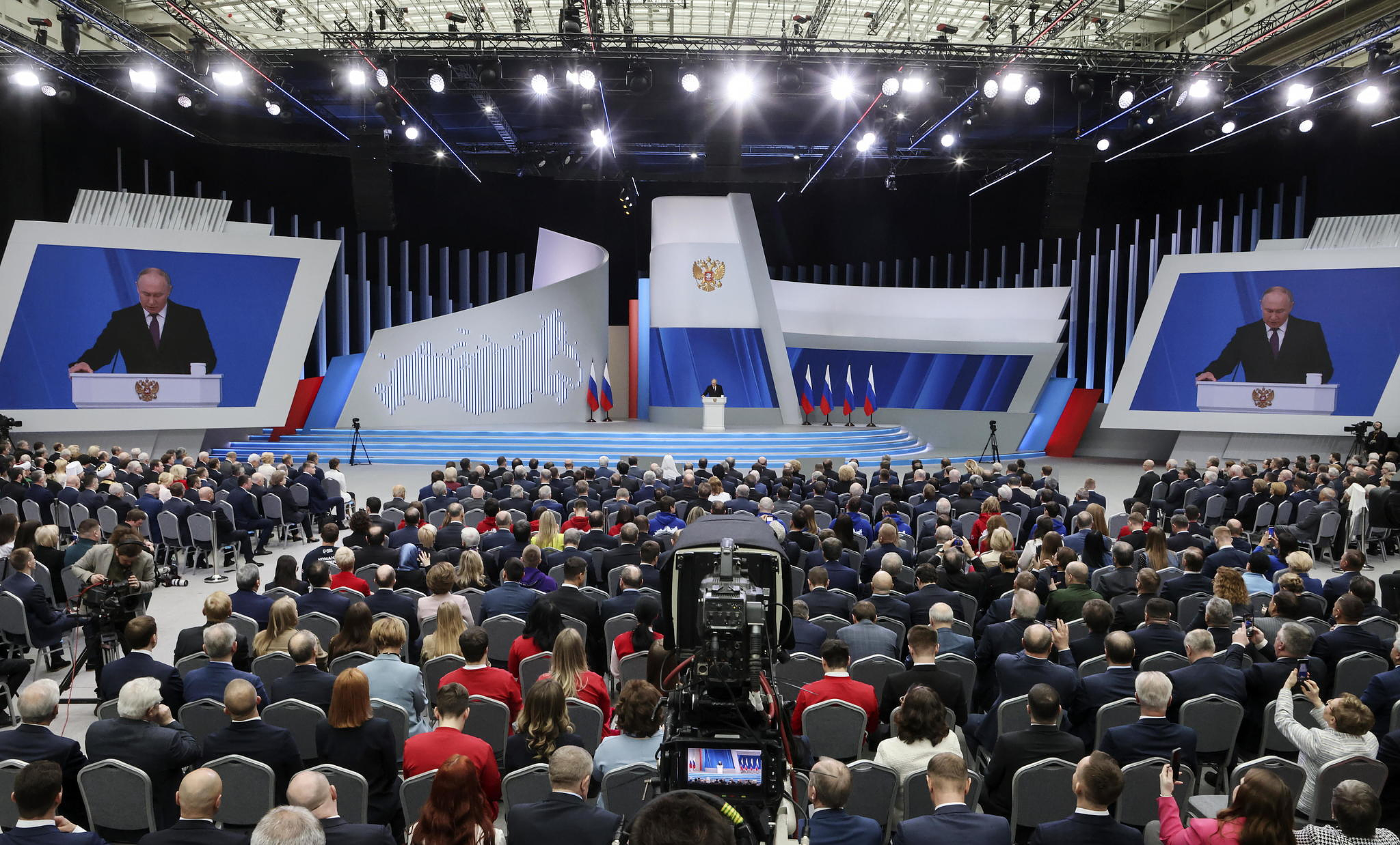 Putin threatens global nuclear war if West sends troops to Ukraine