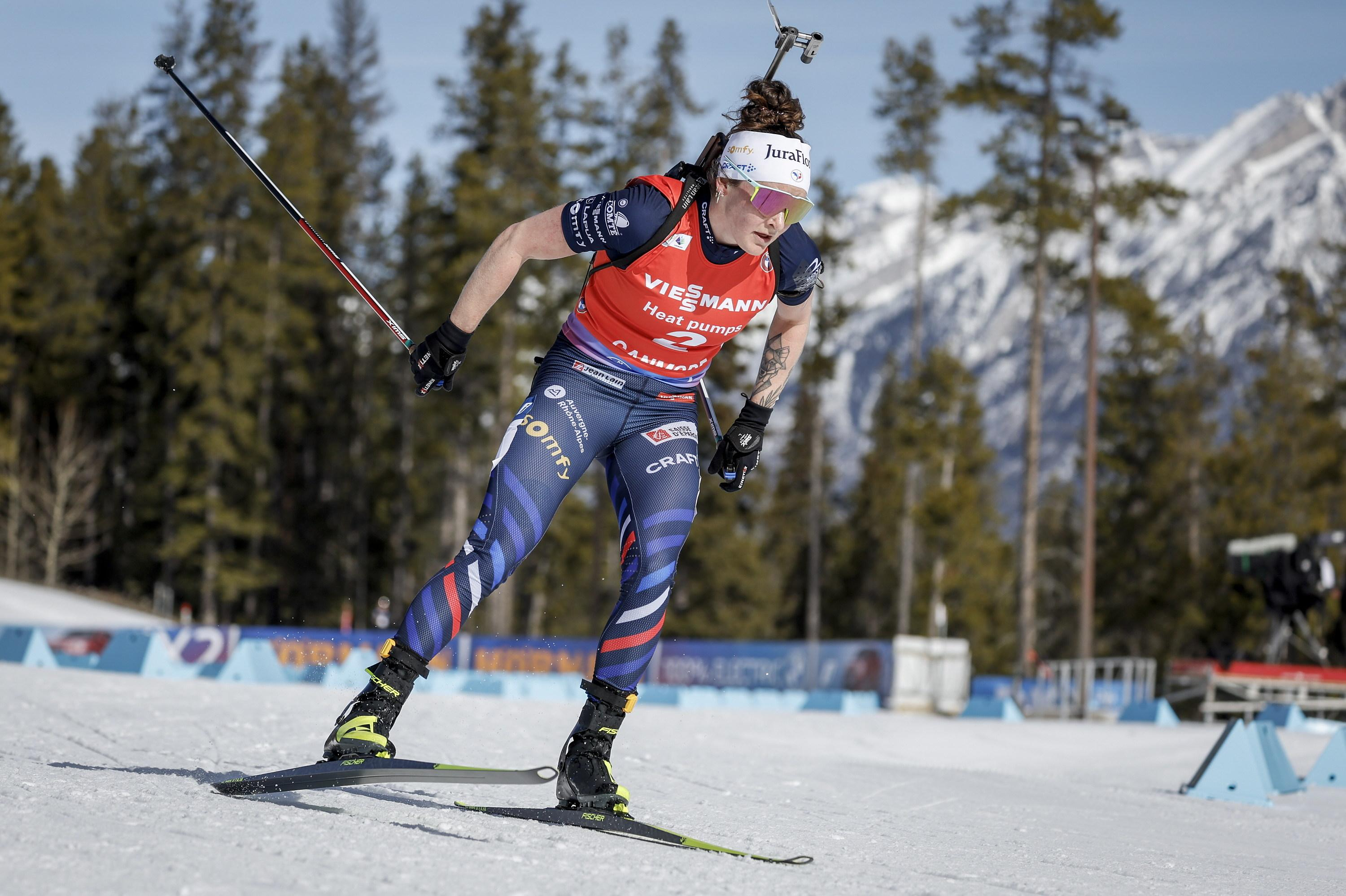 Biathlon: Frenchwoman Lou Jeanmonnot wins the mass start in Canmore, the big globe for Vittozzi