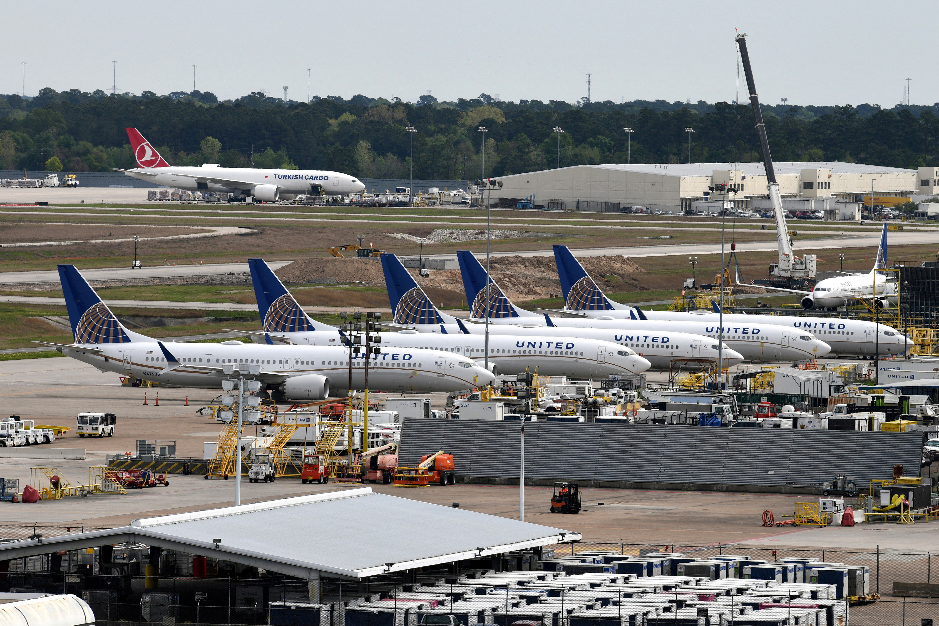 New incident with a Boeing: a United Airlines 737 landed with a missing exterior panel
