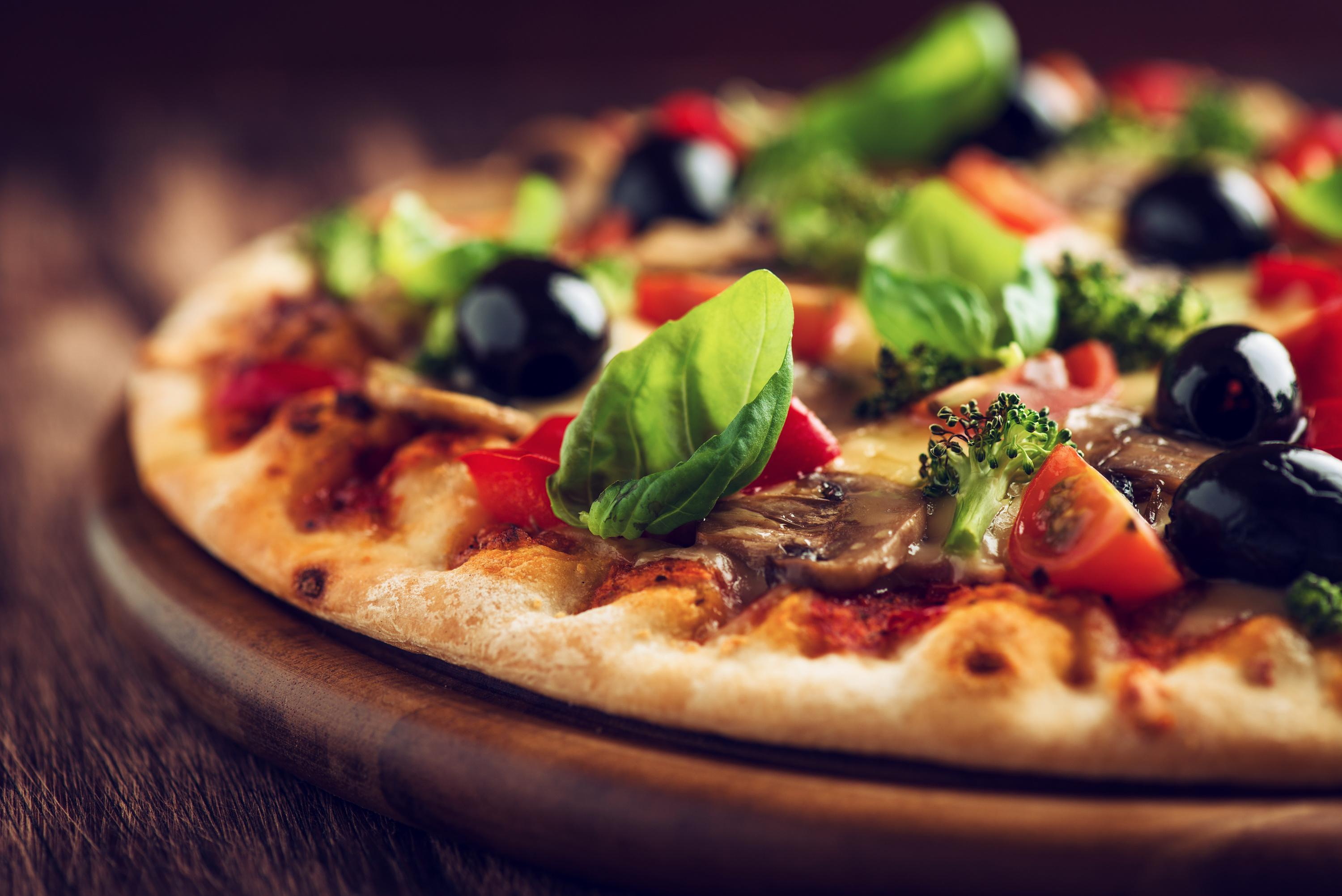 Pizzas sold throughout France recalled for “possible presence” of glass debris