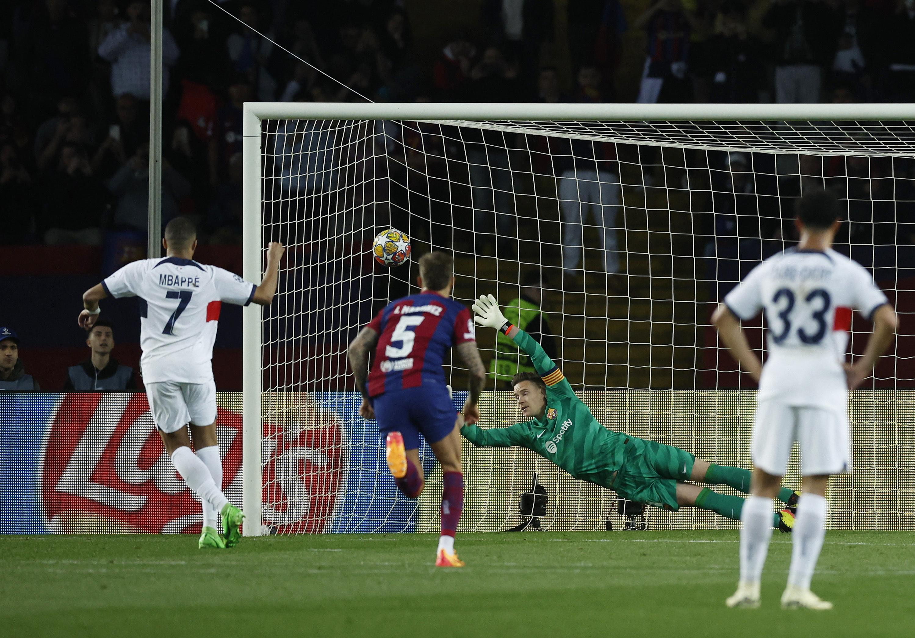 Barcelona-PSG: in video, Mbappé’s penalty