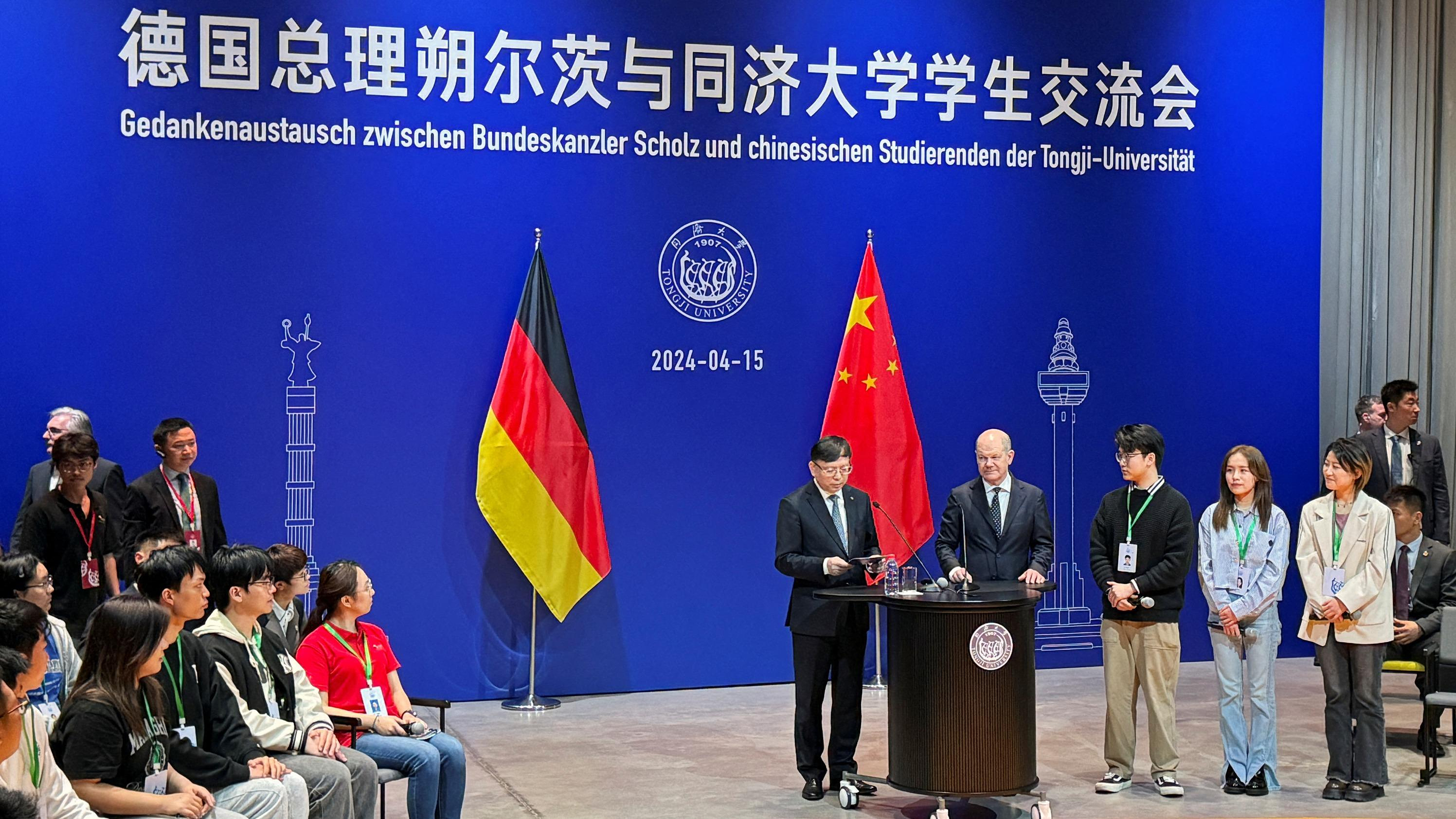 Faced with an anxious Chinese student, Olaf Scholz assures that not everyone smokes cannabis in Germany