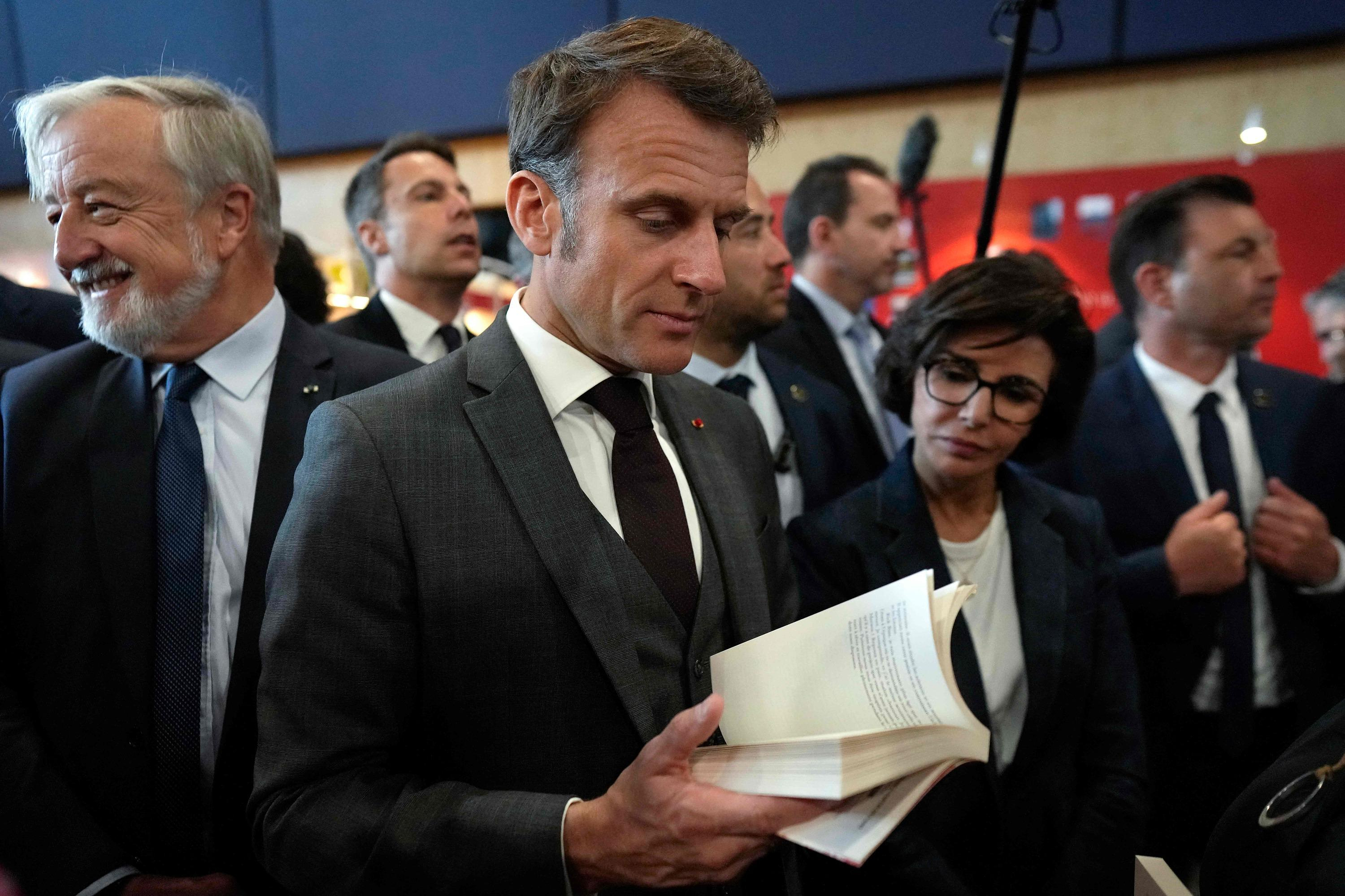 Taxation of second-hand books: Bayrou says he “disagrees” with Macron