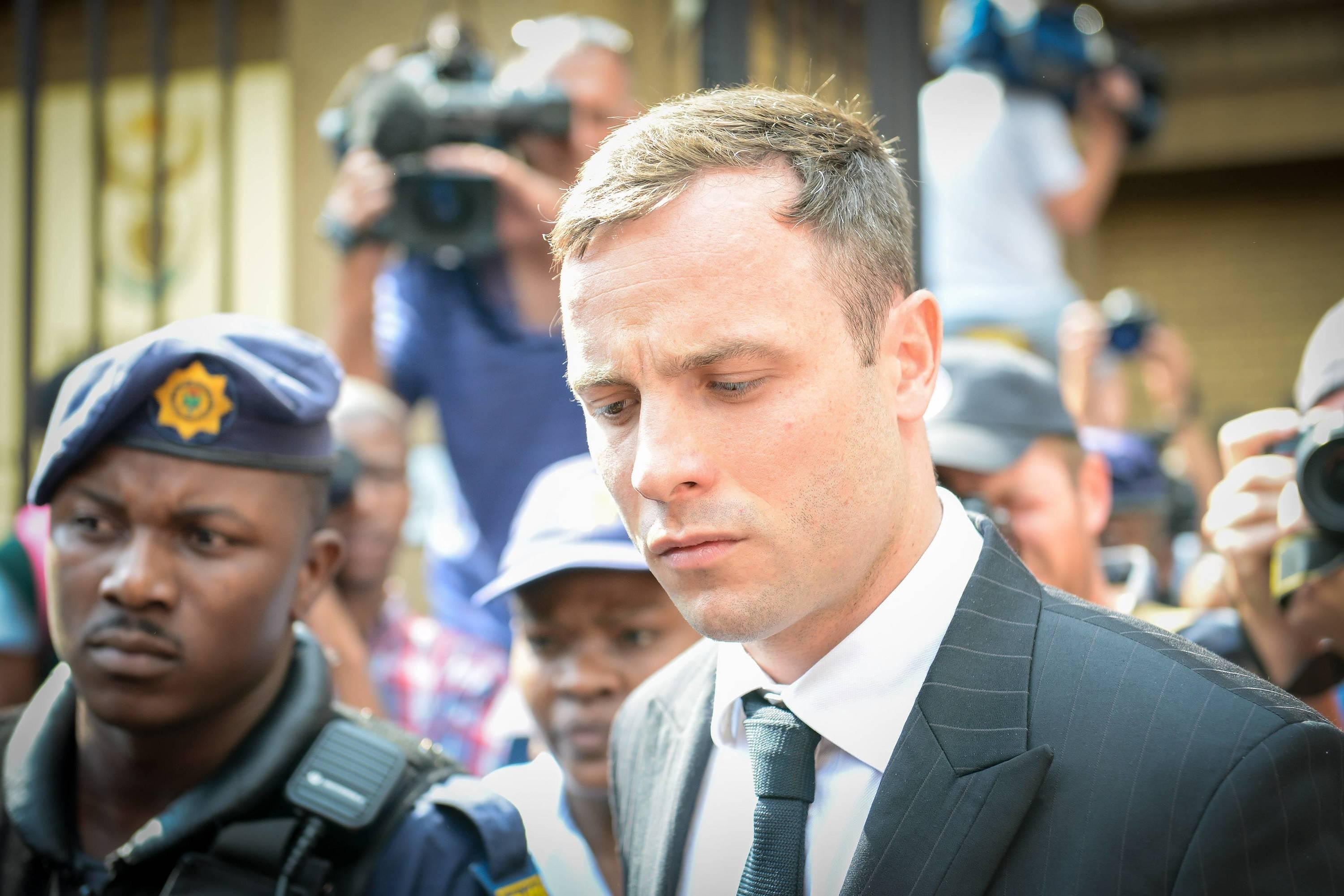 Athletics: unwanted by the Paralympics, volunteer at church, Oscar Pistorius tries to rebuild his life
