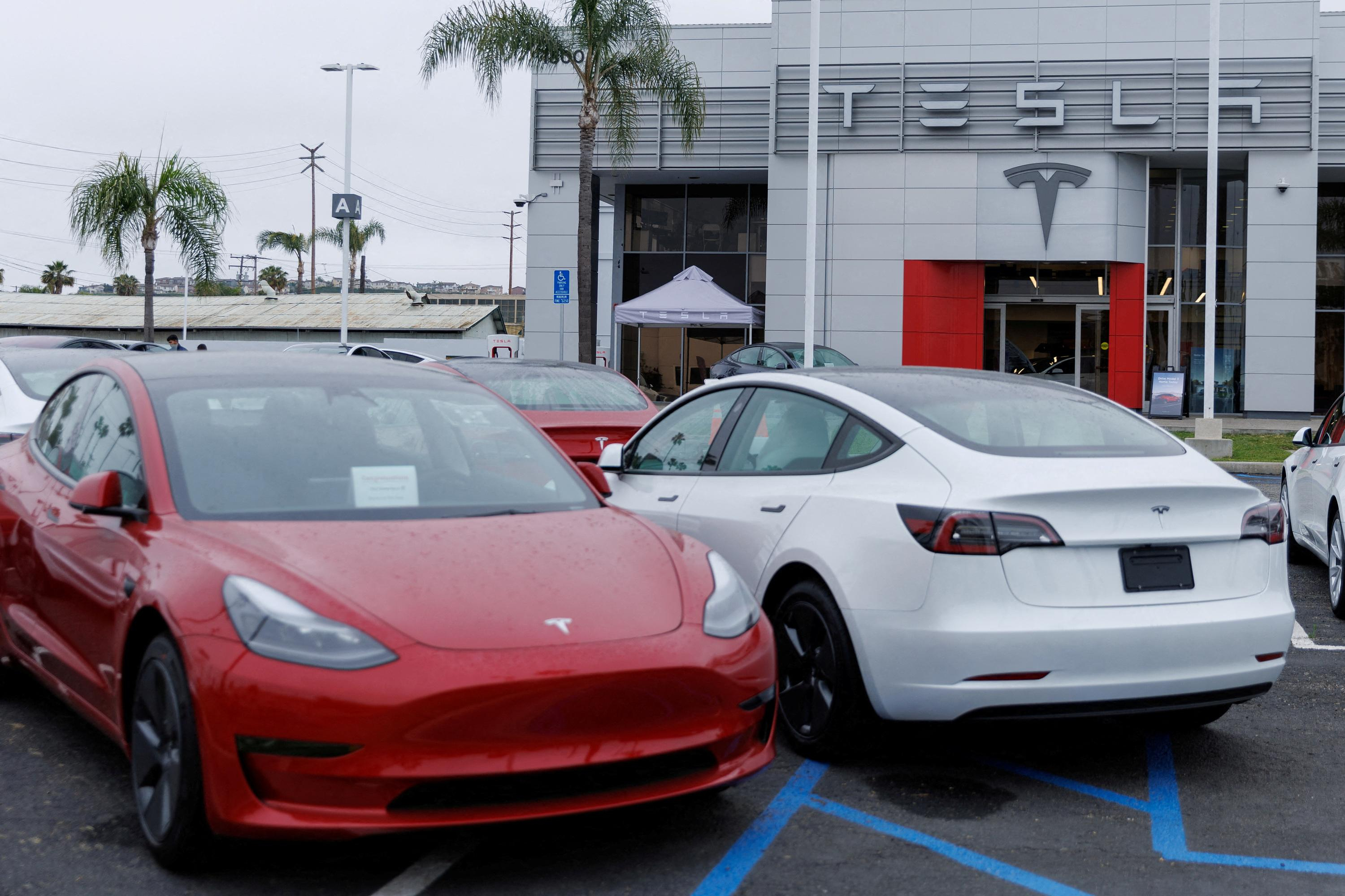 Tesla to unveil autonomous taxi in August