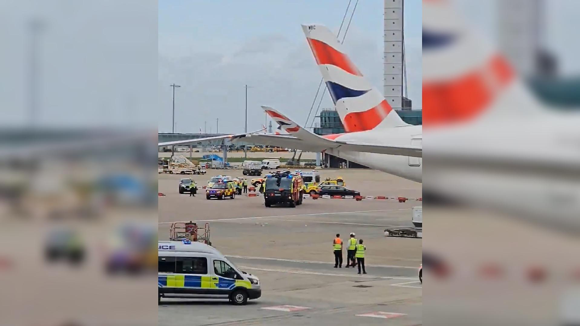 London: collision between two planes on the tarmac at Heathrow airport
