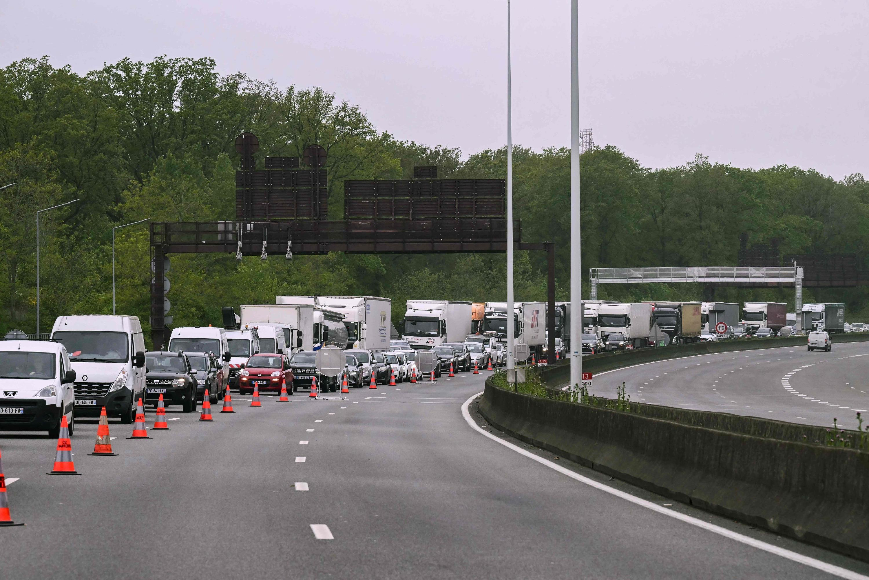 Closure of the A13: would it really be possible to make the A14 free?