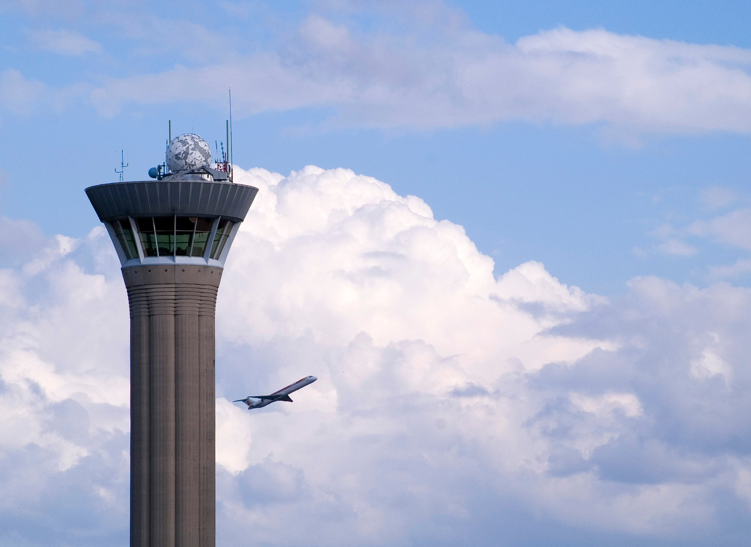Threat of a new strike by air traffic controllers for the Ascension Bridge on May 9, 10 and 11