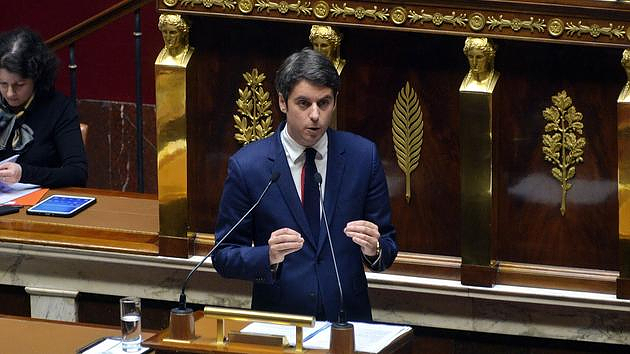 In the National Assembly, Gabriel Attal's solitary exercise in front of the deputies
