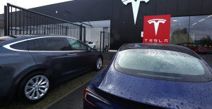Tesla recalls 2 million vehicles in the United States for assisted driving risk