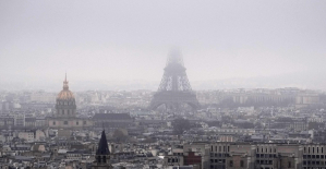 A strike paralyzes the Eiffel Tower on the 100th anniversary of the death of its creator
