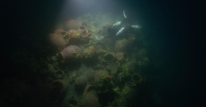 Treasures found in a boat stranded for two centuries in the Mediterranean
