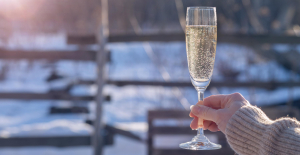“Have a drink, it’ll warm you up!” Can a glass of alcohol help us feel less cold?