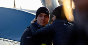 Arkéa Ultim Challenge: in Brest, encouragement, goodbyes and tears from sailors at the start