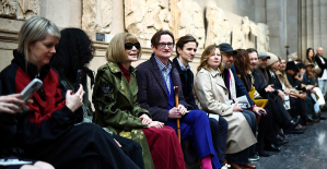 A fashion show in front of the Parthenon friezes in London scandalizes Athens