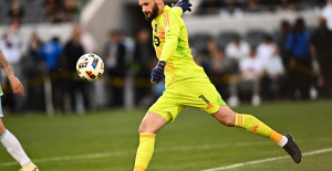 First match in 10 months, penalty conceded, Los Angeles: Hugo Lloris begins his American adventure with a success