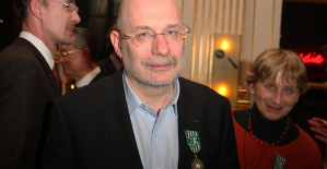 Moscow places Russian writer Boris Akunin on list of “foreign agents”