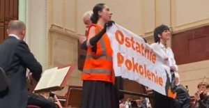 A concert in Warsaw heckled by environmental activists, the leader rebels