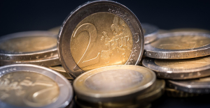 What do the new €2 coins arriving in our wallets represent?