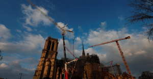 The framework of the nave of Notre-Dame de Paris is completed