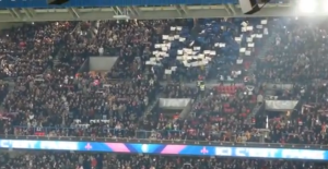 PSG-Nice: a mini pro-OM tifo in the stands of the Parc des Princes?