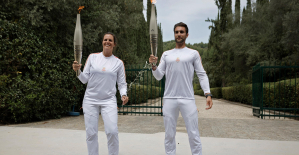 Paris 2024 Olympic Games: Laure Manaudou, first French torchbearer, recovers the Olympic flame (in video)