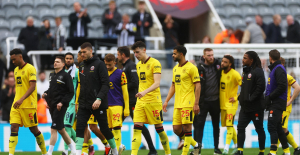 Premier League: Sheffield United relegated after heavy defeat against Newcastle