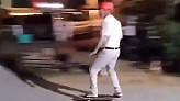 Football: John Textor, president of OL, impresses on a skateboard (video)