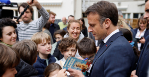 Emmanuel Macron visits the Paris Book Festival