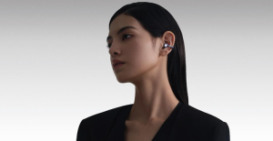 Piercing headphones and rings, the latest technological fashion